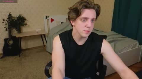 Snapshot of oliver_travis chatting on November 19, 2025, 12:32 am Oliver Evans online show from November 19, 2025, 12:32 am