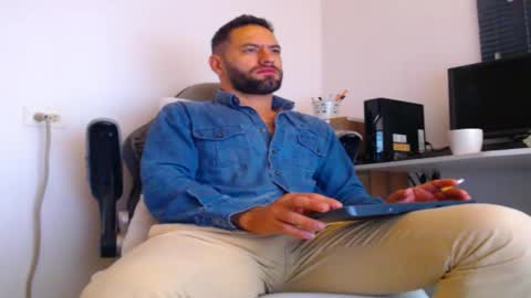 oliver online show from December 19, 2025, 12:34 pm