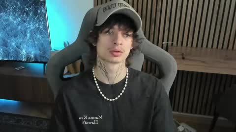 oliverrgroove online show from April 14, 2026, 1:17 pm