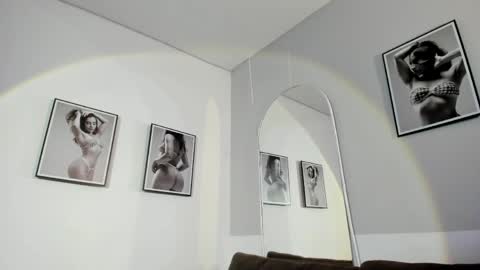 Olivia Collins online show from May 5, 2026, 11:18 am