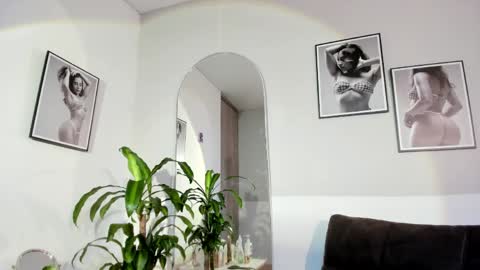 Olivia Collins online show from May 7, 2026, 11:04 am