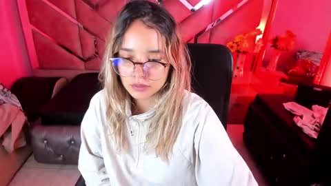  OLIVIA  online show from November 4, 2025, 3:27 am