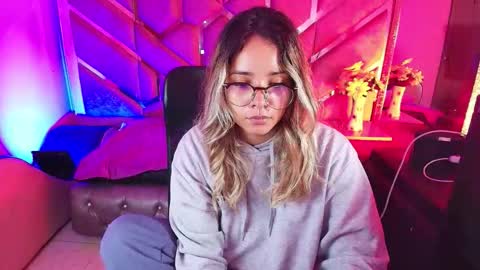  OLIVIA  online show from November 24, 2025, 4:01 am