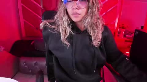  OLIVIA  online show from February 14, 2026, 4:09 am