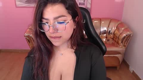 Olivia online show from September 30, 2025, 8:03 pm