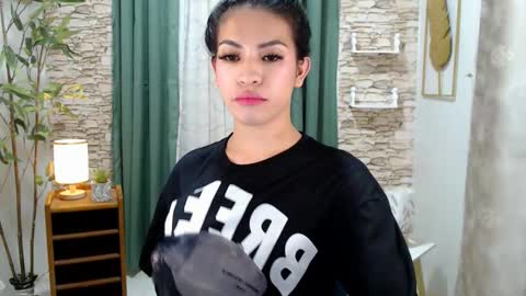 olivia_hotcummer online show from October 19, 2025, 5:13 pm