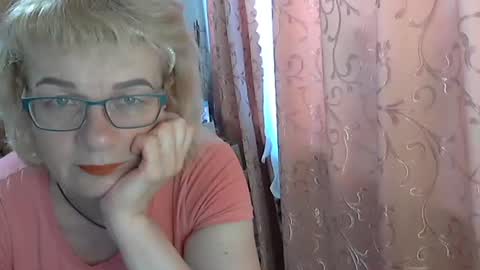 Snapshot of olivia_mia25 chatting on June 17, 2026, 7:33 am Olivia Mia online show from June 17, 2026, 7:33 am