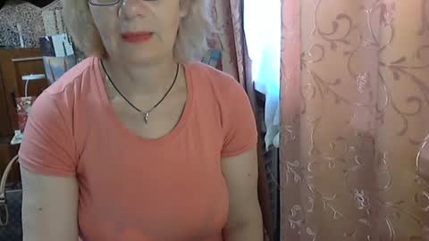Snapshot of olivia_mia25 chatting on June 18, 2026, 6:02 am Olivia Mia online show from June 18, 2026, 6:02 am