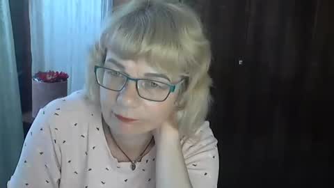 Olivia Mia online show from July 28, 2026, 9:48 am