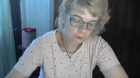 Olivia Mia online show from August 6, 2026, 9:33 am