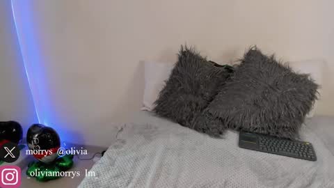 IG Im Oliviamorrys X OliviaMorrys online show from November 21, 2025, 9:35 pm