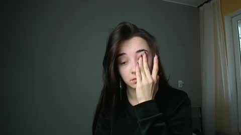 Olivia online show from March 3, 2025, 1:31 pm