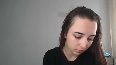 Olivia online show from November 3, 2025, 11:44 am