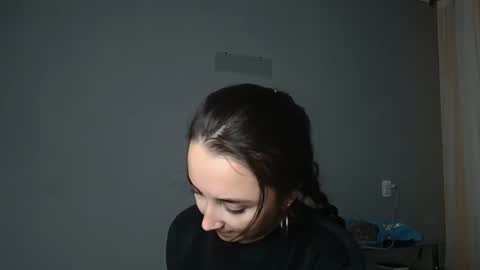 Olivia online show from November 4, 2025, 1:43 pm