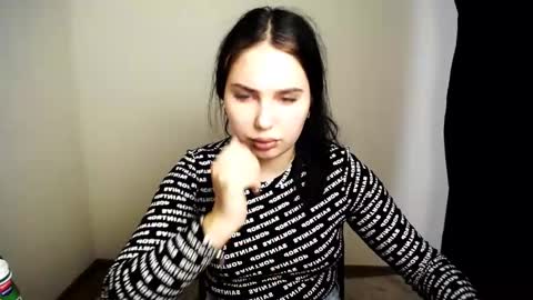 Olivia online show from November 17, 2025, 11:05 am