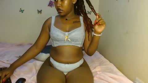 Snapshot of olivia_roxxyy chatting on April 15, 2026, 5:53 pm olivia online show from April 15, 2026, 5:53 pm