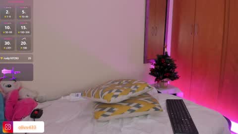 olivia_s19 online show from December 5, 2024, 5:48 am