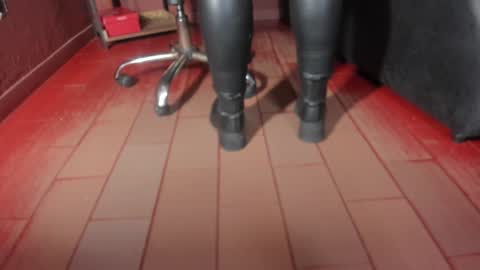 Snapshot of olivia_seex chatting on January 12, 2025, 1:05 pm online show from January 12, 2025, 1:05 pm