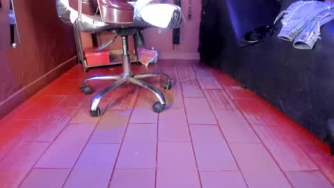 Snapshot of olivia_seex chatting on January 21, 2025, 1:11 pm online show from January 21, 2025, 1:11 pm