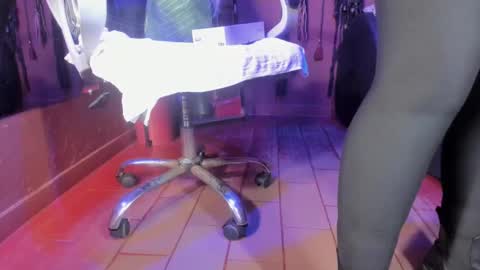 Snapshot of olivia_seex chatting on February 22, 2025, 1:13 pm online show from February 22, 2025, 1:13 pm