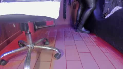 Snapshot of olivia_seex chatting on February 23, 2025, 1:21 pm online show from February 23, 2025, 1:21 pm