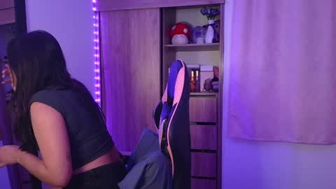 Olivia online show from April 25, 2026, 12:08 pm