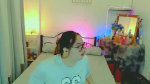 olivia_xxo online show from July 27, 2026, 1:51 pm