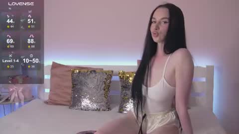 Snapshot of oliviaa_x chatting on June 9, 2026, 9:43 am Sofia online show from June 9, 2026, 9:43 am