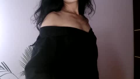 oliviaaa__ online show from April 23, 2026, 4:42 pm