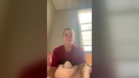 oliviaaraee online show from February 3, 2026, 8:14 pm