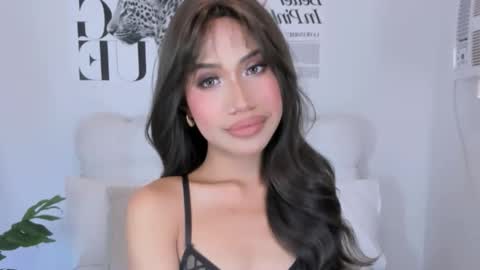 Olivia online show from December 22, 2025, 1:52 pm