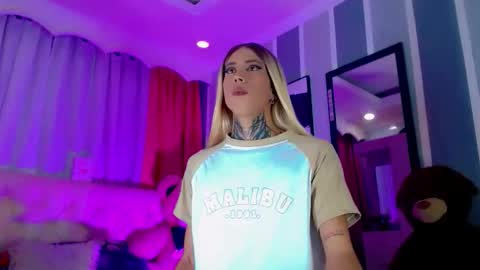 oliviahot01 online show from May 24, 2026, 1:21 am