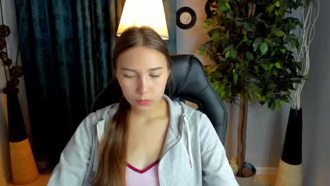 olivialangs online show from May 15, 2026, 11:06 am