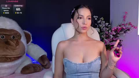 Olivia Mcneill  online show from January 30, 2025, 7:59 pm