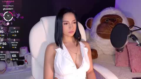 Olivia Mcneill  online show from February 8, 2025, 11:45 pm