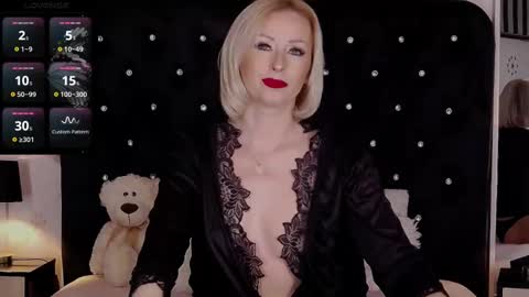 Olivia online show from March 4, 2025, 11:19 am