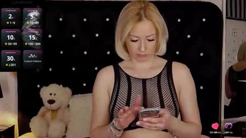 Olivia online show from March 9, 2025, 5:11 am