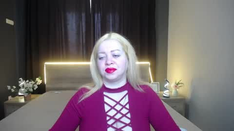 Snapshot of oliviaverr chatting on July 14, 2026, 12:00 pm Oliviaverr online show from July 14, 2026, 12:00 pm