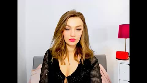 OliviaWomen online show from January 8, 2025, 4:11 pm