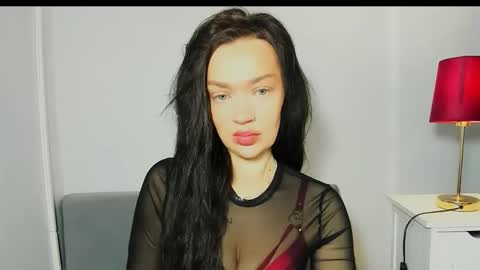 OliviaWomen online show from February 4, 2026, 7:25 am