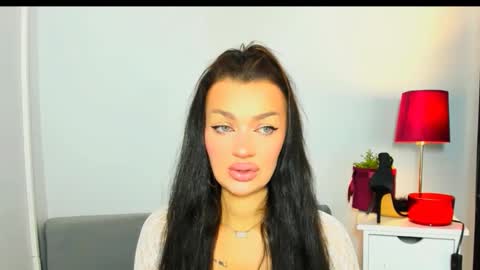 OliviaWomen online show from February 7, 2026, 8:07 am