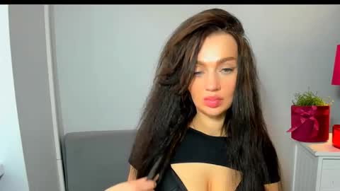 OliviaWomen online show from March 10, 2026, 11:15 am