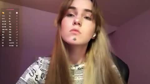 Mila  online show from September 25, 2025, 12:42 pm