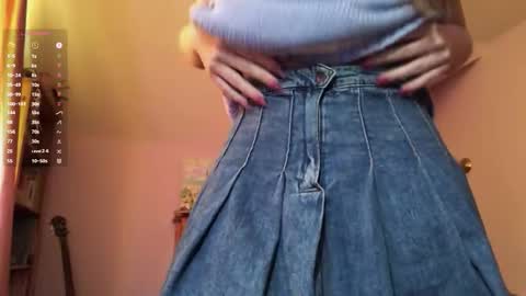  Mila  online show from September 26, 2025, 1:04 pm