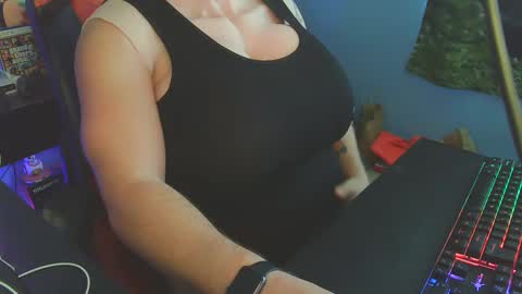 Dani Pregna online show from October 13, 2025, 2:06 pm