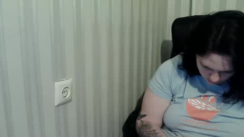 Snapshot of olyaandnetty chatting on October 31, 2025, 2:07 pm OlyaAndNetty online show from October 31, 2025, 2:07 pm