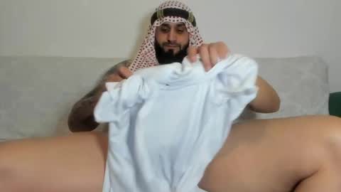 Snapshot of omar_xoxo chatting on May 10, 2026, 8:25 pm Omar online show from May 10, 2026, 8:25 pm