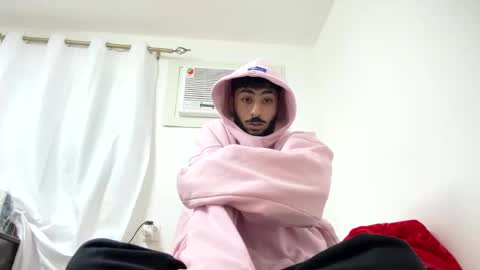 omarsami998 online show from January 19, 2025, 1:43 am