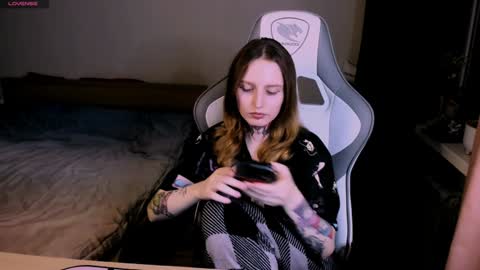 on_yxxx online show from December 19, 2024, 7:07 pm