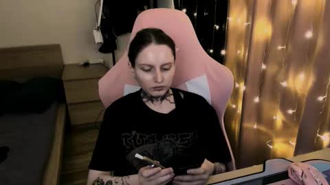 on_yxxx online show from October 2, 2025, 8:38 pm